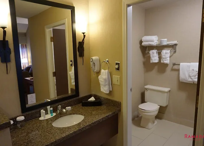 Ramada By Wyndham Kelowna Hotel & Conference Center- Pool, Hot Tub, And Restaurant
